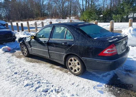 2005 Mercedes-Benz C 240 Luxury 4Matic z USA, uszkodzony, nr VIN WDBRF81J85F673908